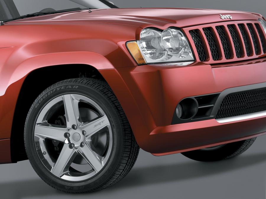  Jeep Grand Cherokee SRT8 2006 года  (фото 14 из 24)
